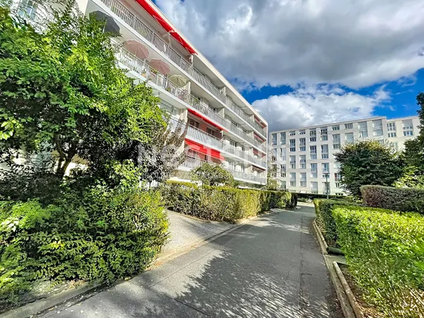A VENDRE CHILLY-MAZARIN Appartement F4 81,23 m² avec balcon et parking - résidence les peupliers, pr