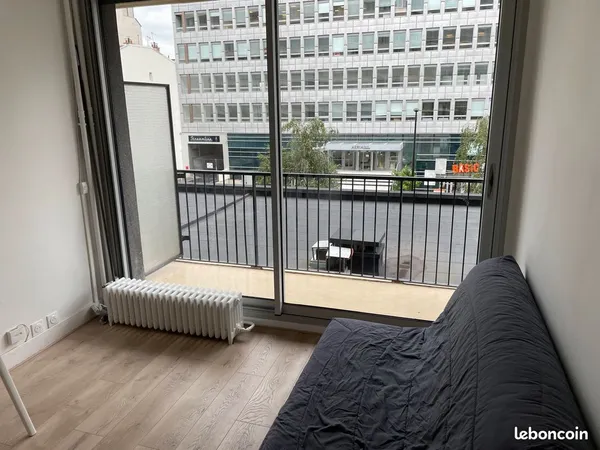 Studio meublé rue Sèvres balcon
