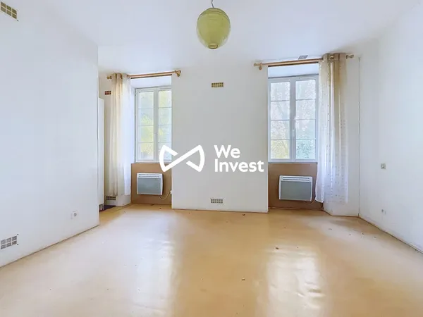 Appartement T2 de 45 m² à rénover dans un immeuble en pierre