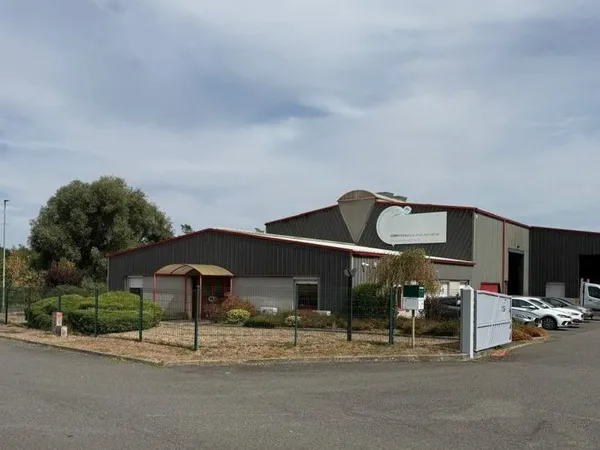 VENTE INVESTISSEUR - ENSEMBLE IMMOBILIER A VOCATION D ACTIVITE