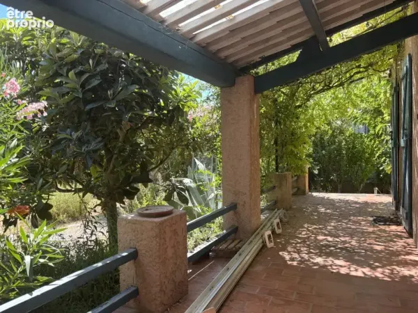 Lorgues, maison à relooker sur 417 m² de terrain