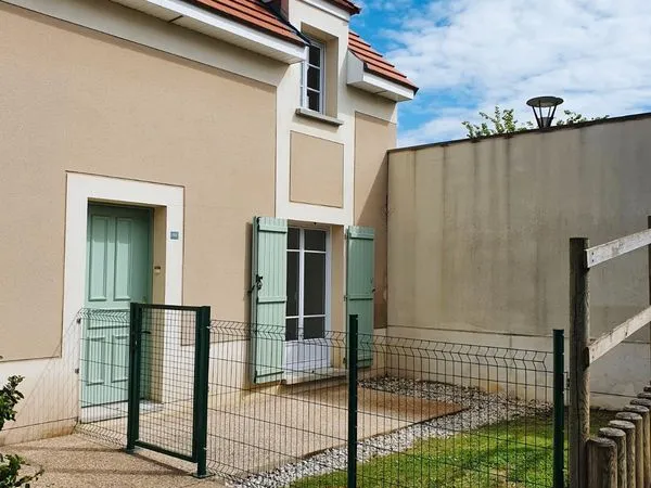 Maison - 80 m² - 3 chambres - Jardin privatif - Place de parking
