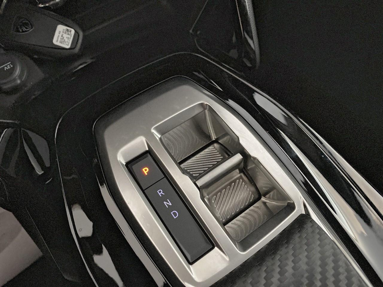 Peugeot 2008 hybrid 145 ch e-dcs6 allure — photo 15
