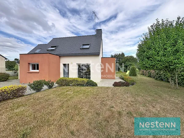 Maison contemporaine, 4 chambres dont 1 au rez de chaussée,+ bureau, Le Vieux Bourg, 5 minutes de QU