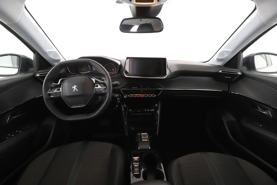Peugeot 208 1.2 PureTech Allure EAT8 — photo 11