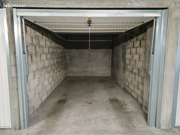 Garage en sous-sol à louer