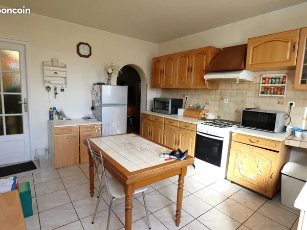 Maison de ville de plain-pied, une chambre avec jardin