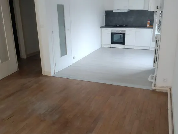 Grand F2 de 60m² hypercentre avec place privative