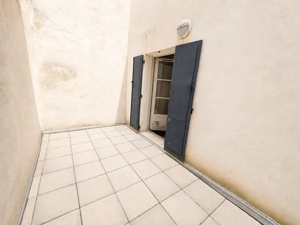 LOCATION AVIGNON INTRA-MUROS - APPARTEMENT T2 41 M2 AVEC TER