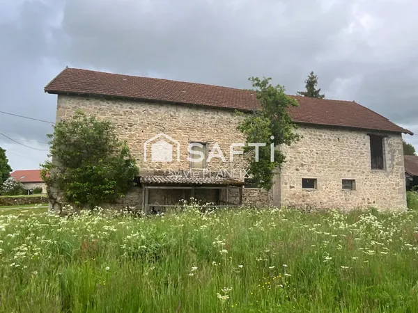 Magnifique ensemble immobilier avec grange, cave, étable, atelier, terrain agricole à Flayat !
