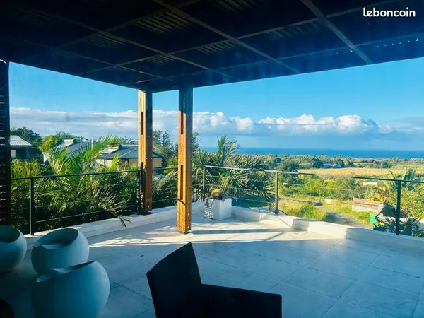 « Chambre meublée 600 CC - Villa contemporaine - Vue mer - Saint-Pierre »