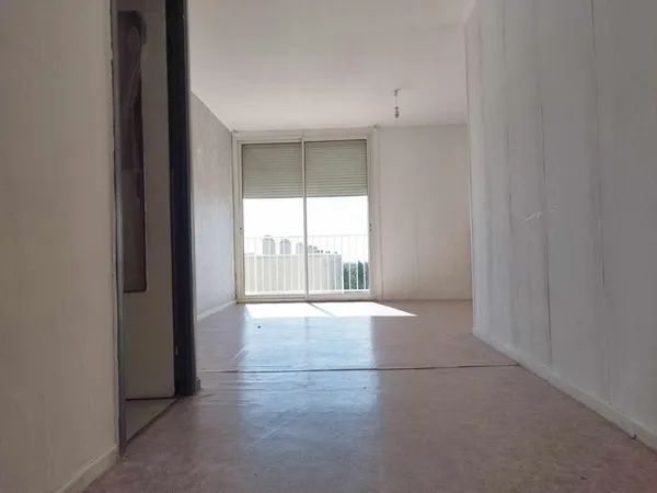 Appartement Port De Bouc 3 pièce(s) 65 m2 environ AVEC Balcon