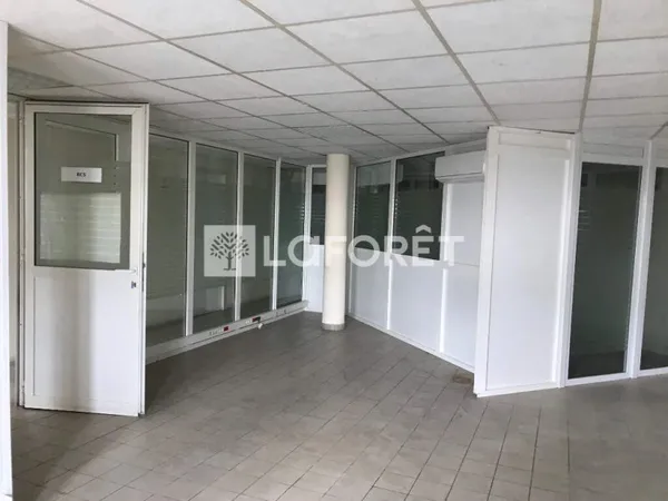 Bureaux 7 pièces 186 m²