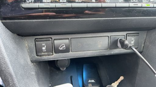 Toyota Yaris Cross 1.5 HSD 116 Hybrid 4WD E-CVT 92 - Collection – 2022 – 89403 km – Hybride essence – Boîte Robotisée — photo 11