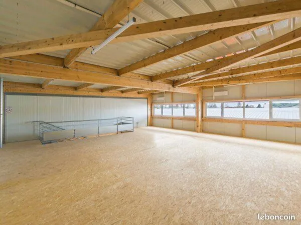 Local d'activité 192 m²