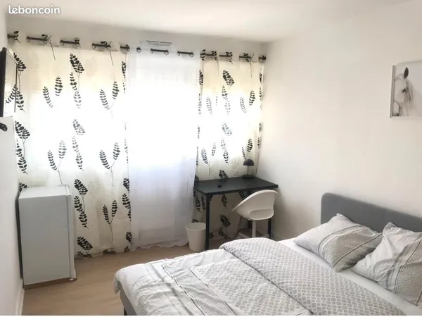 Chambre meublée