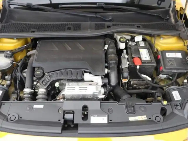 Peugeot 208 1.2 puretech 100ch s&amp;s allure — photo 12