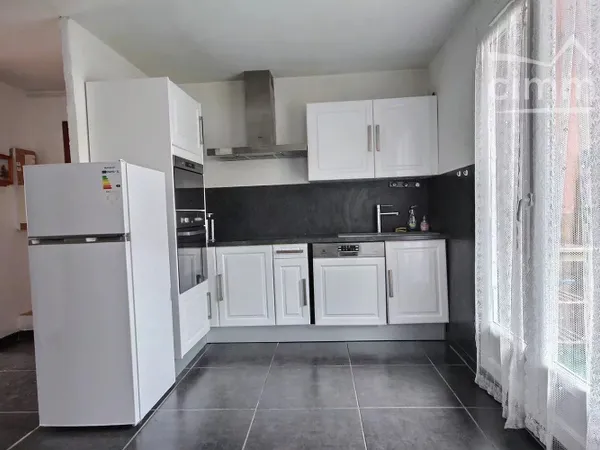A vendre : VILLARD BONNOT /LANCEY : APPARTEMENT T3 AVEC BALCON ET CAVE