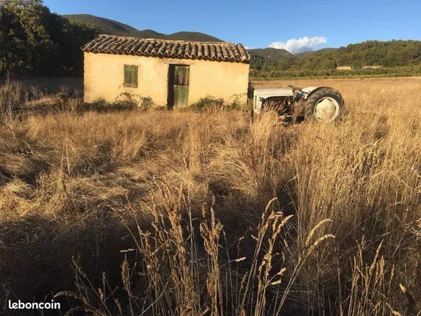 Logement atypique Location Lourmarin   400€