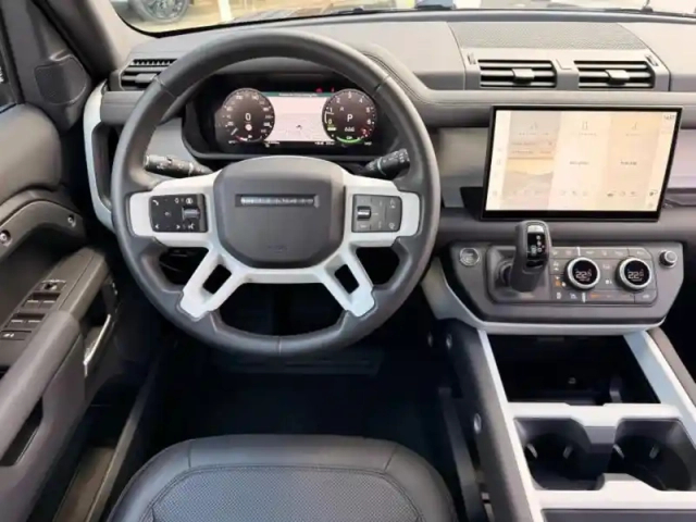 Land Rover Defender 110 2.0 p300e phev s — photo 4
