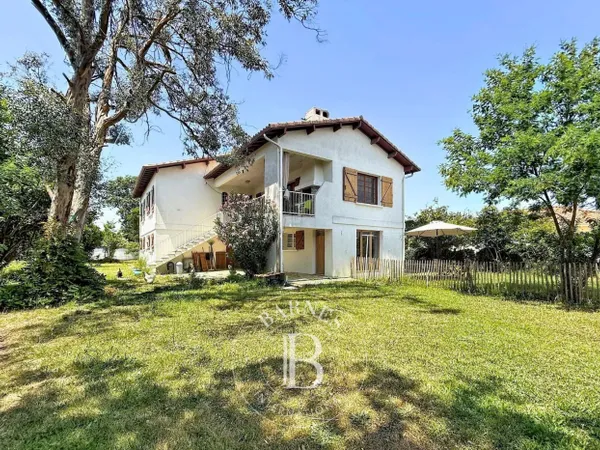 MAISON DE FAMILLE GUJAN avec DEPENDANCE