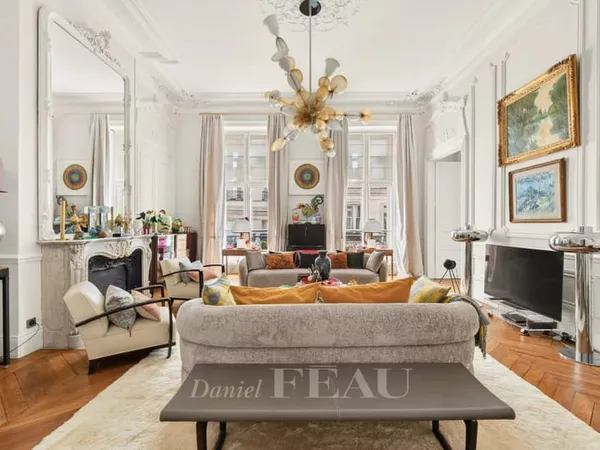 Exclusivité / Paris 1er - Rue Saint-Honoré / Appartement de caractère