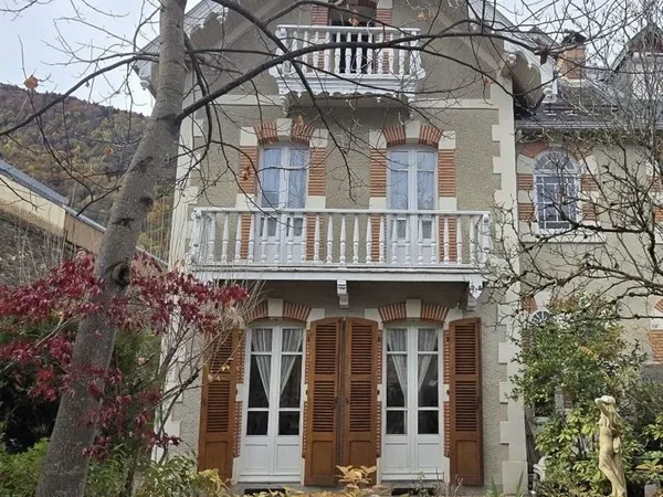 Maison bourgeoise avec jardin centre-ville Luchon