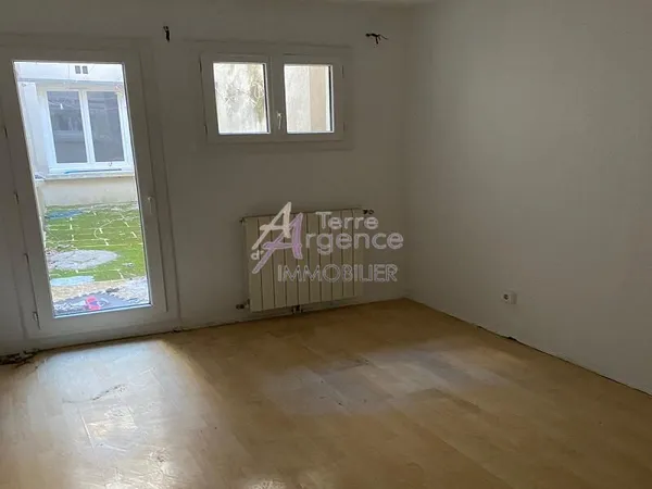Beaucaire centre ville dans copropriété appartement de 95m² à rénover