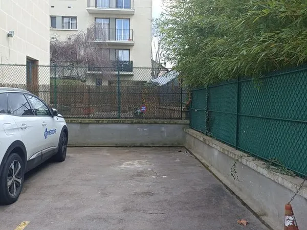 Loue place de parking en extérieur