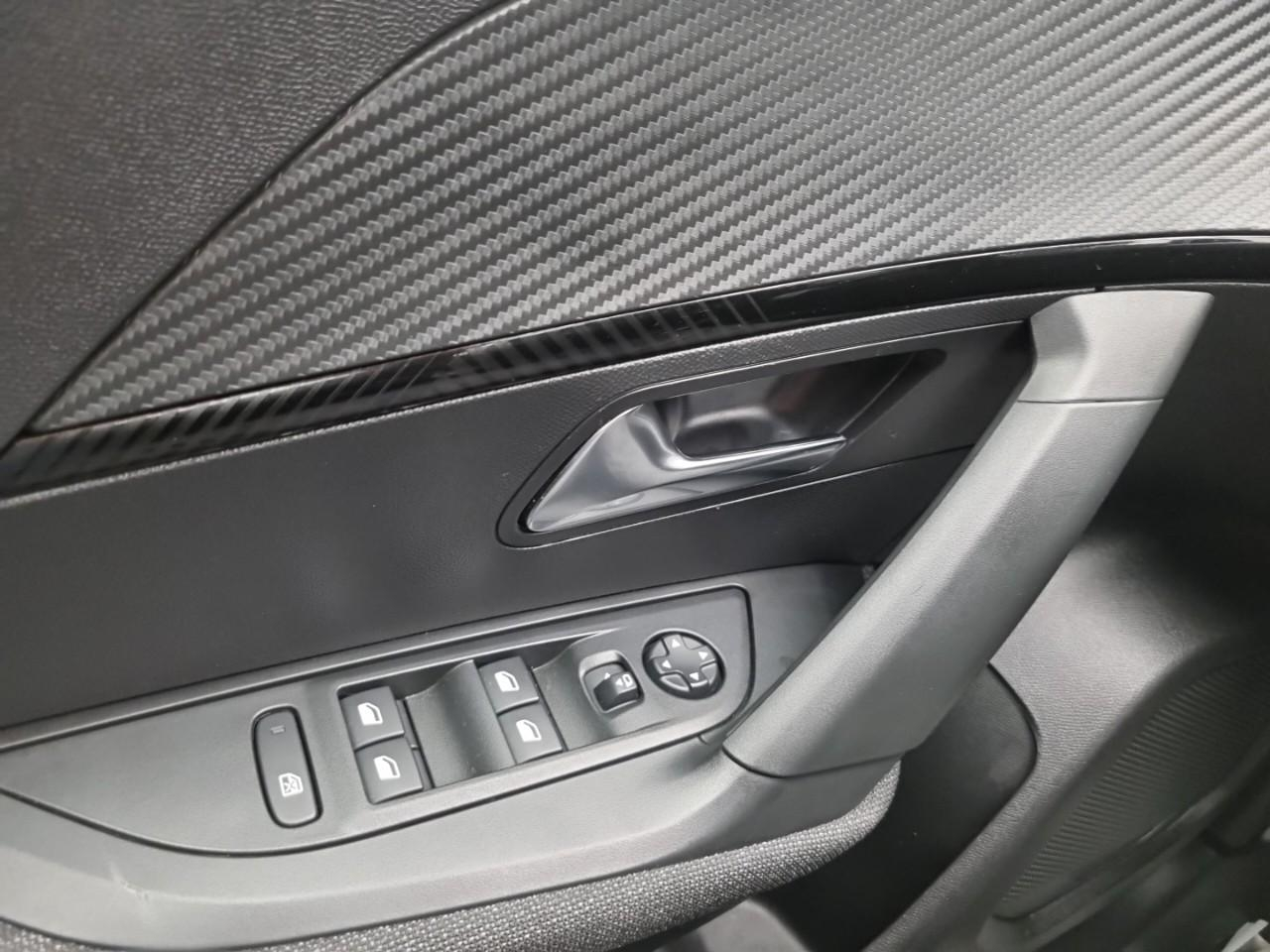 Peugeot 2008 hybrid 145 e-dcs6 style — photo 29