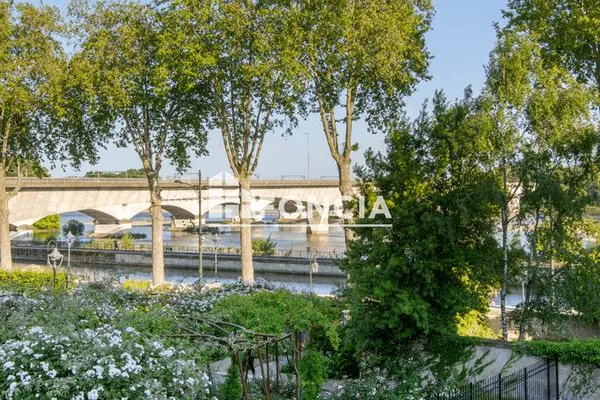 Stationnement Location Orléans   15000€