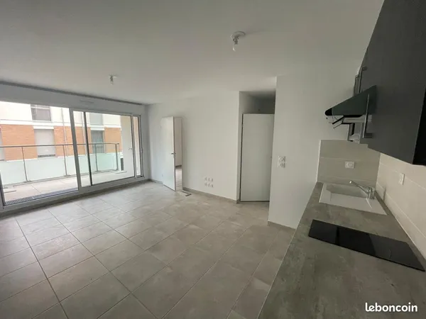 Particulier loue T2 Neuf - Balcon - Parking