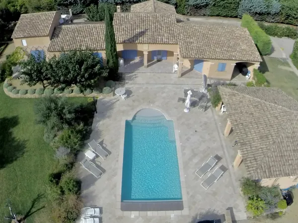 Grande Maison de plain-Pied avec Appartement indépendant sur 3027m2 de jardin paysager