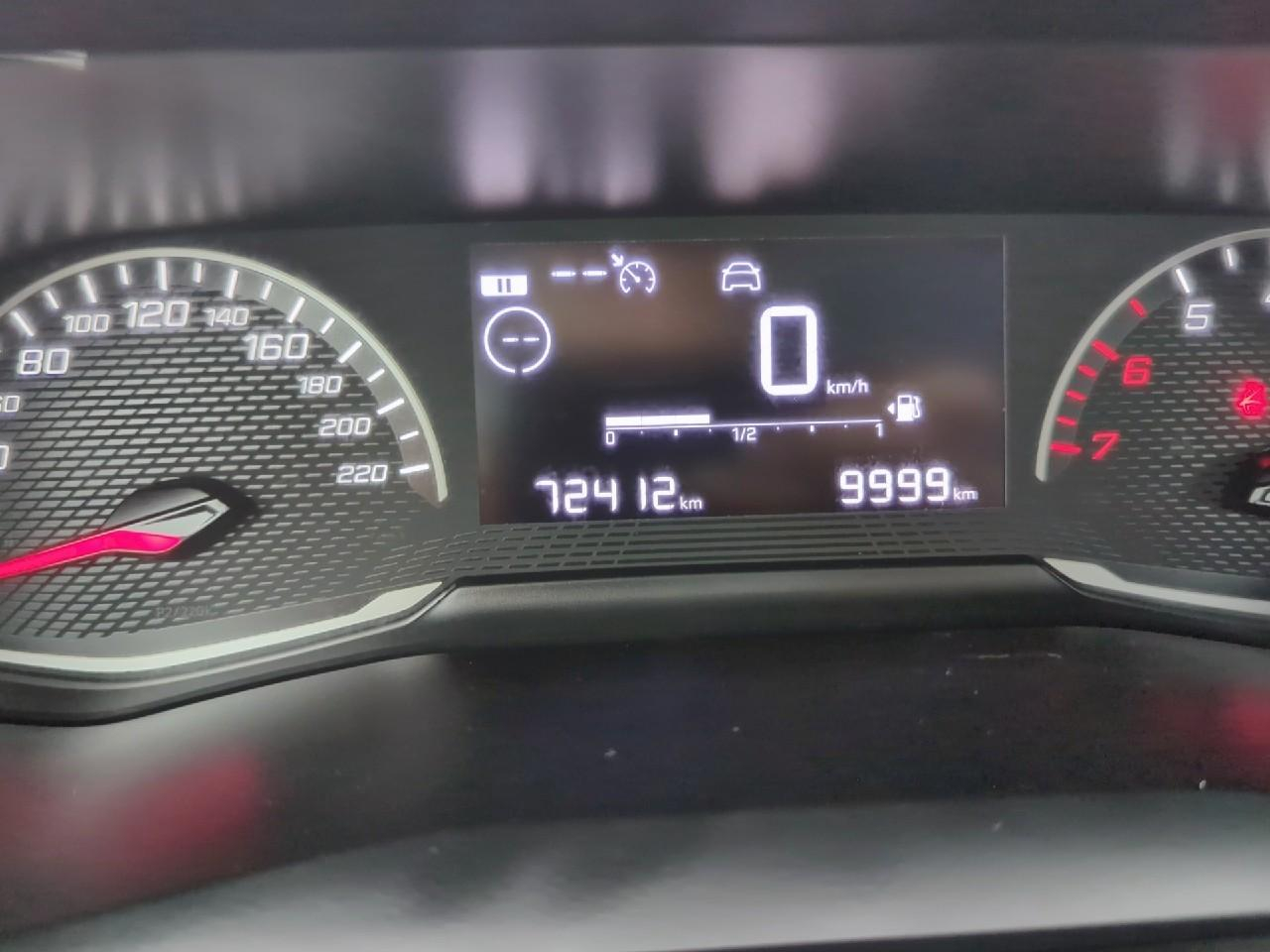 Peugeot 208 puretech 75 s&s bvm5 like — photo 21