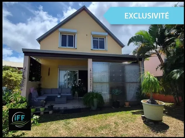 Maison F4 avec jardin arboré et vue océan Les Avirons