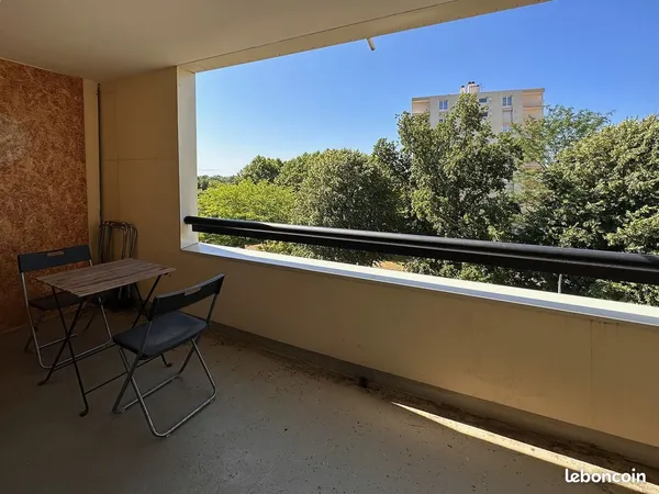 Appartement 1 pièce 31m² + terrasse + parking
