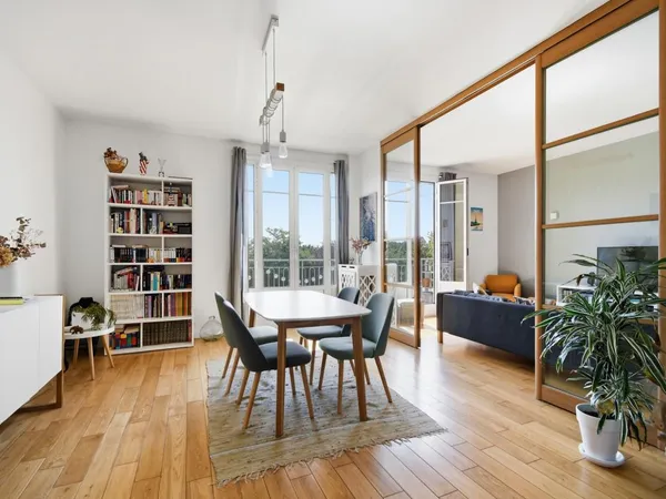 SURESNES REPUBLIQUE - APPARTEMENT DE 3 PIECES DE 71 m² AVEC BALCON, ASCENSEUR ET CAVE