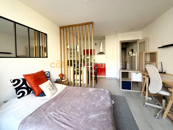 STUDIO MEUBLÉ - À DEUX PAS DU CENTRE VILLE