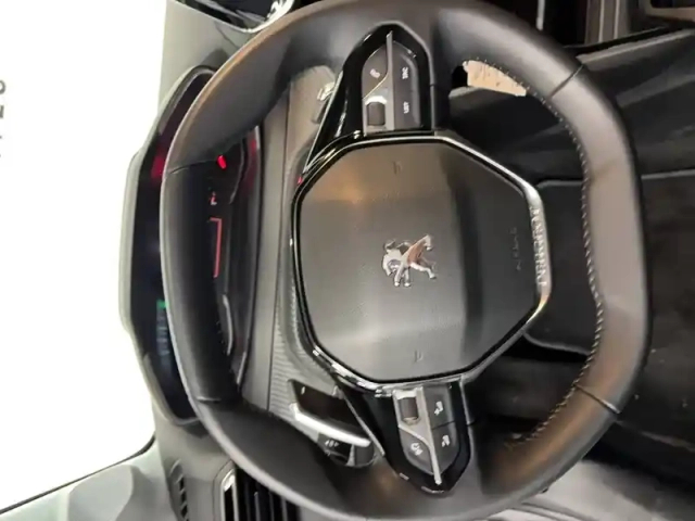 Peugeot 208 puretech 100 s&amp;s eat8 — photo 12
