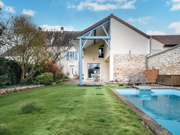 MAISON ANCIENNE PLEINE DE CHARME - 195m2 - 4 chambres + bure