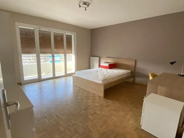 Chambre 1 pièce 111 m²