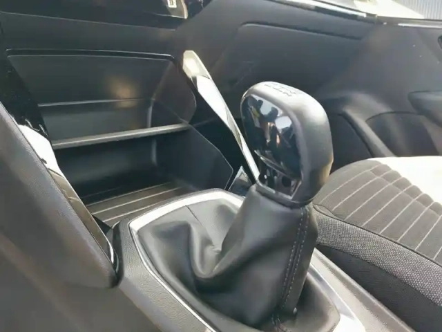 Peugeot 208 puretech 100 s&amp;s bvm6 — photo 18
