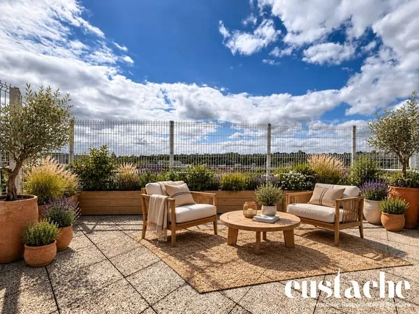 Superbe duplex en dernier étage avec toit-terrasse, lumineux et