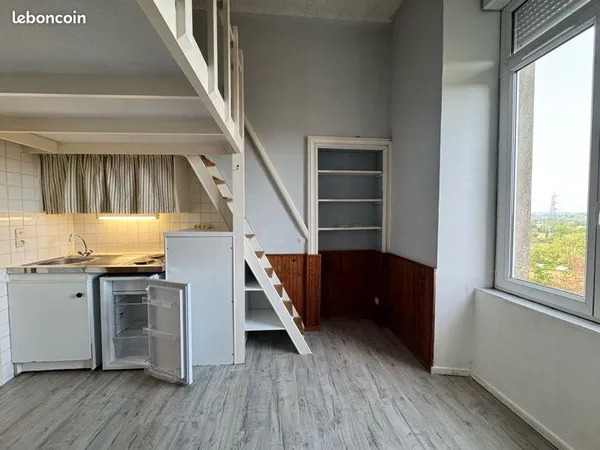 SAINT-HERBLAIN BOURG STUDIO avec mezzanine