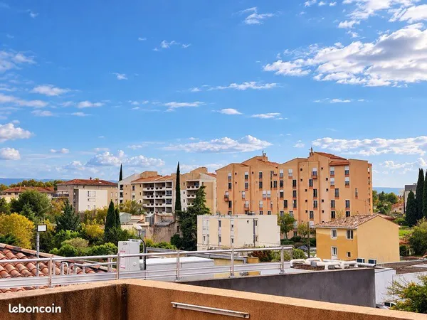 Istres plein Centre : Appart dernier étage avec terrasse