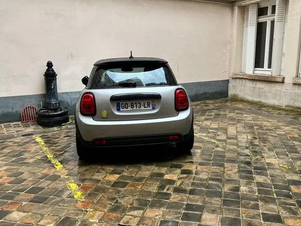 Place parking (M Liège/place Clichy)