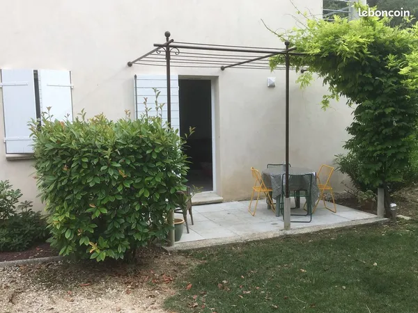 T2 meublé aix les trois bons dieux - jardin, parking - énergie & internet inclus - dpe b - 1270 cc
