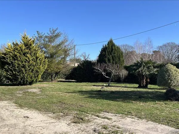 Terrain constructible 1094 m²