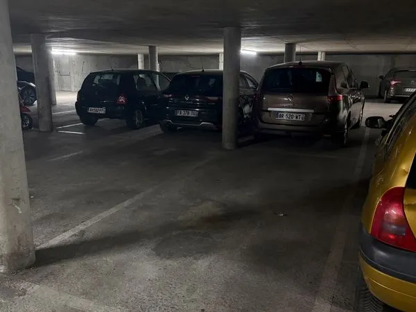 Place de parking à louer : 60 euros par mois