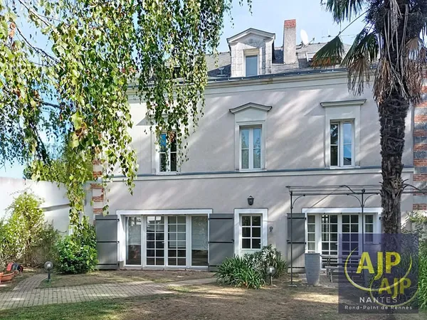 Maison Rond Pt de Rennes